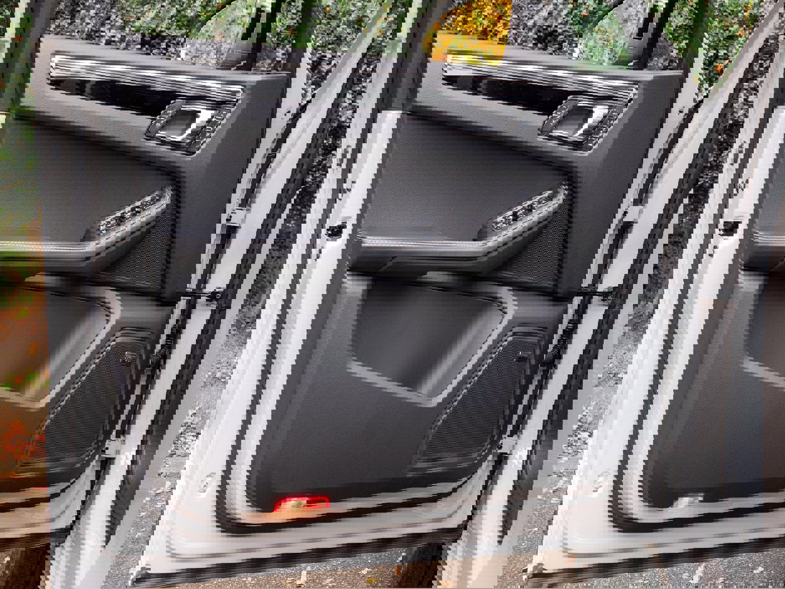 New 2026 Porsche Macan Turbo image 33