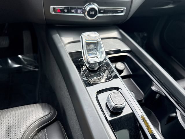 Certified 2024 Volvo XC60 B5 Ultimate AWD/4WD image 25