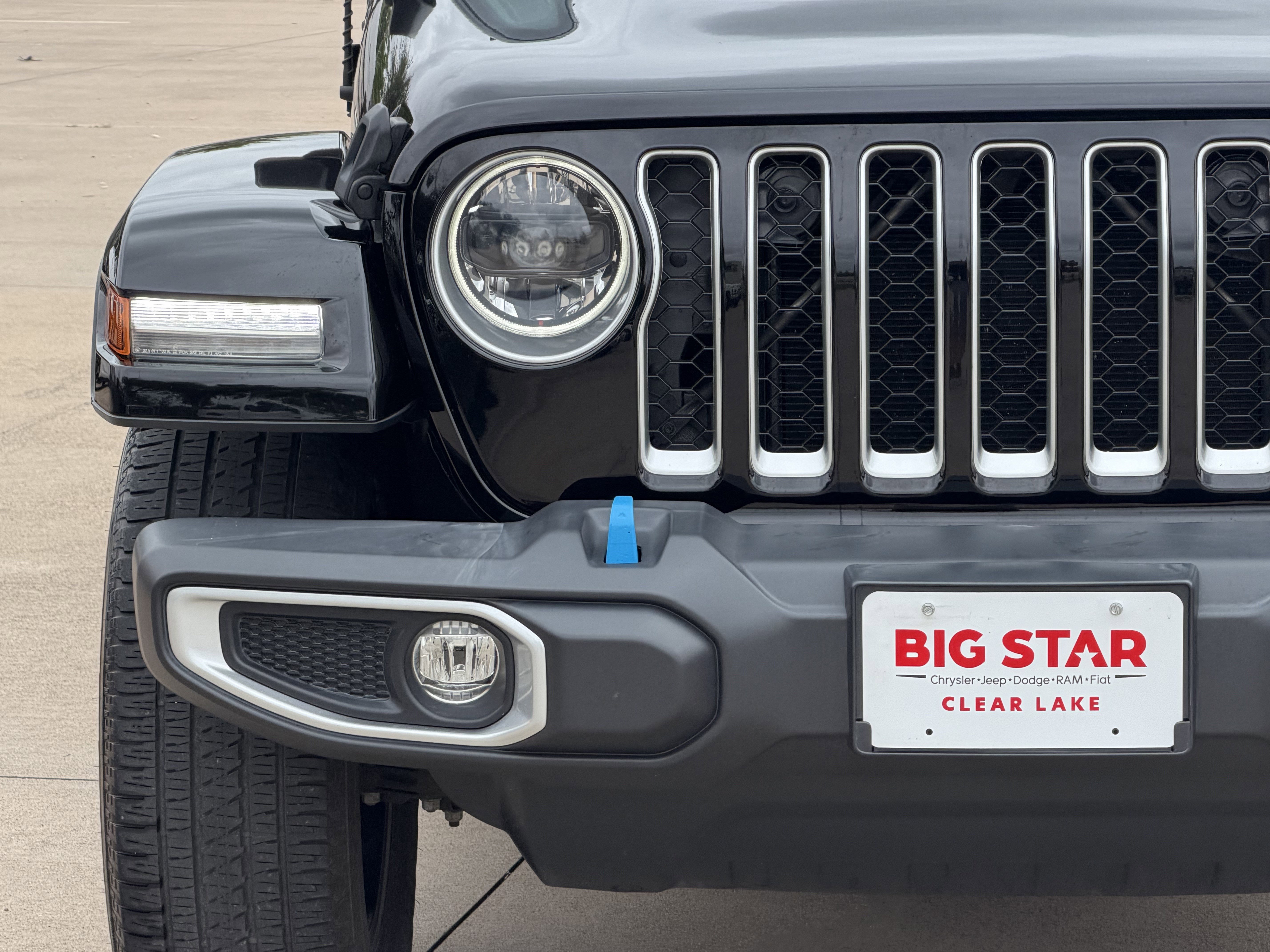 Used 2023 Jeep Wrangler Unlimited Sahara w/ Cold Weather Group AWD/4WD image 8