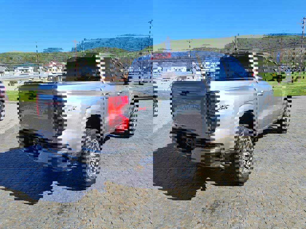 Used 2023 Chevrolet Colorado LT w/ LT Convenience Package image 5