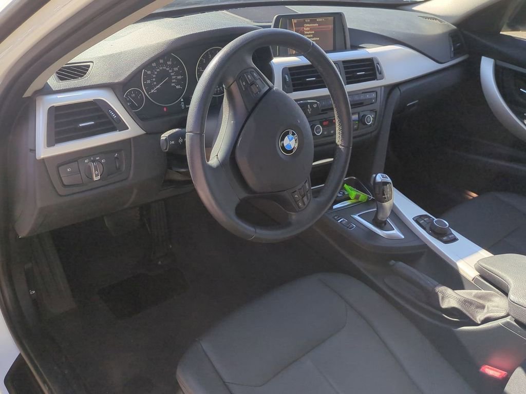 Used 2014 BMW 320i xDrive Sedan AWD/4WD image 13