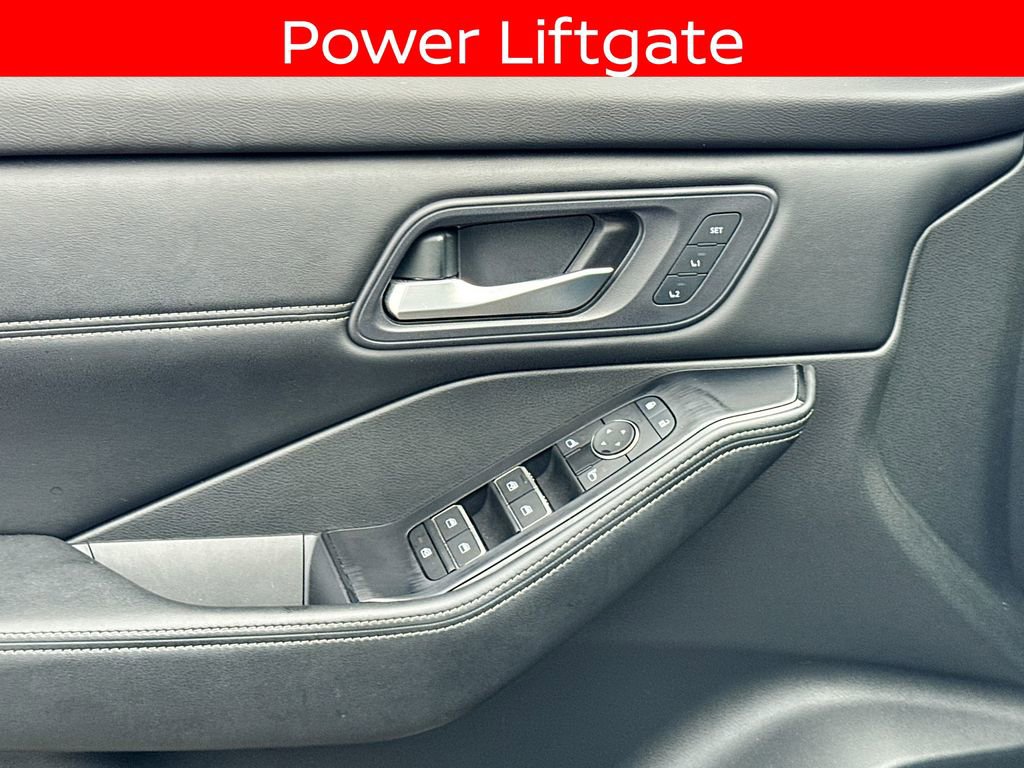 Used 2024 Nissan Rogue SL w/ SL Premium Package FWD image 17