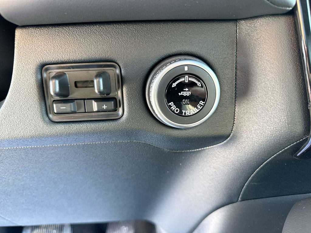 New 2026 Lincoln Navigator L Reserve w/ Jet Appearance Package image 19