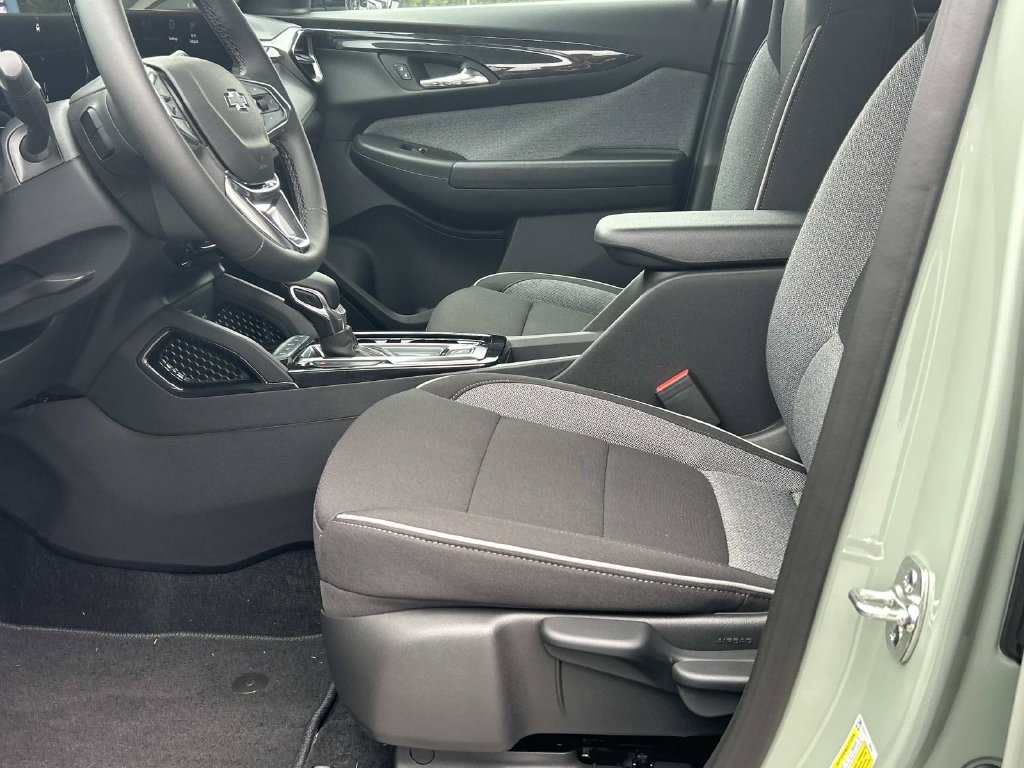 New 2026 Chevrolet TrailBlazer LT w/ Midnight Edition FWD image 15