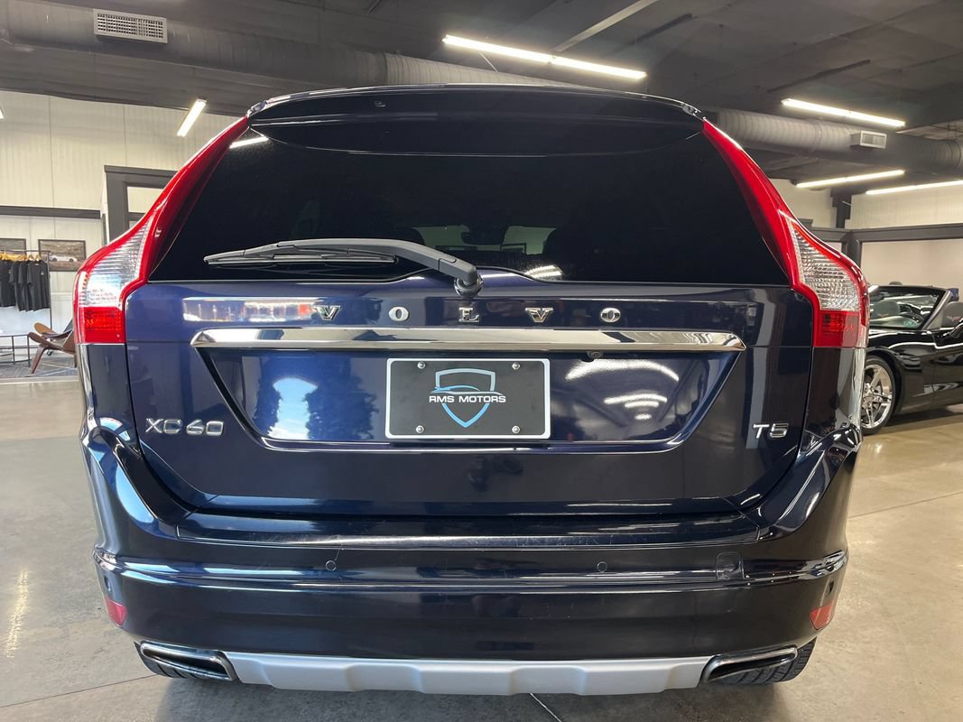 Used 2017 Volvo XC60 T5 Inscription w/ Preferred Option Package FWD image 11