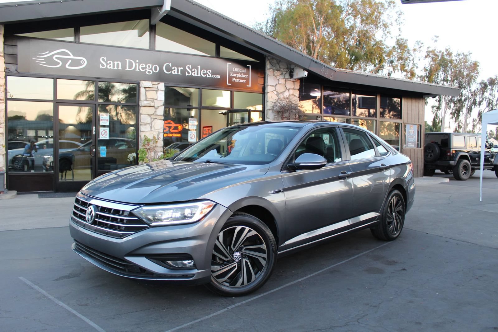 Used 2019 Volkswagen Jetta SEL Premium FWD image 1