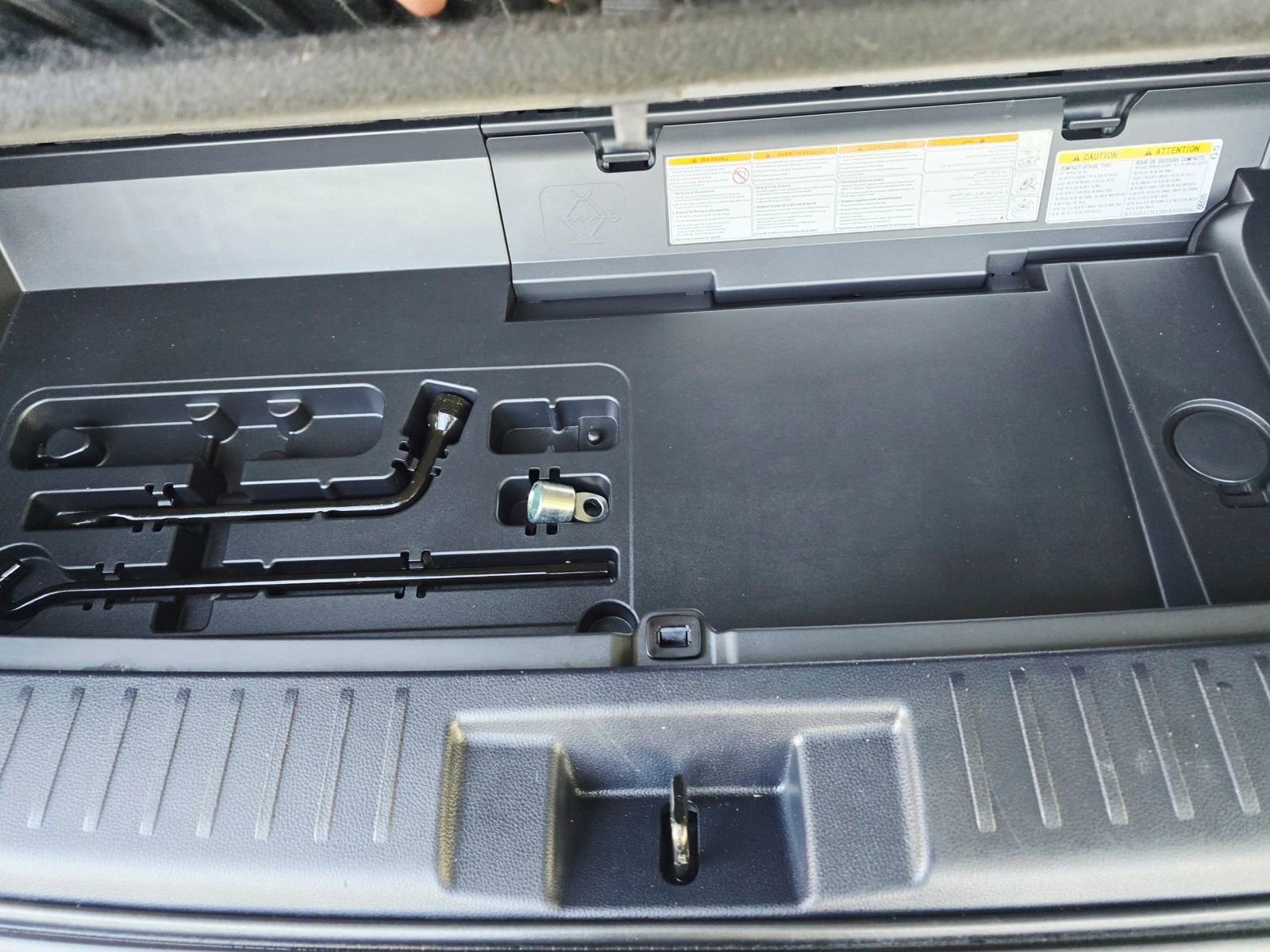 Used 2020 Toyota Highlander LE FWD image 46