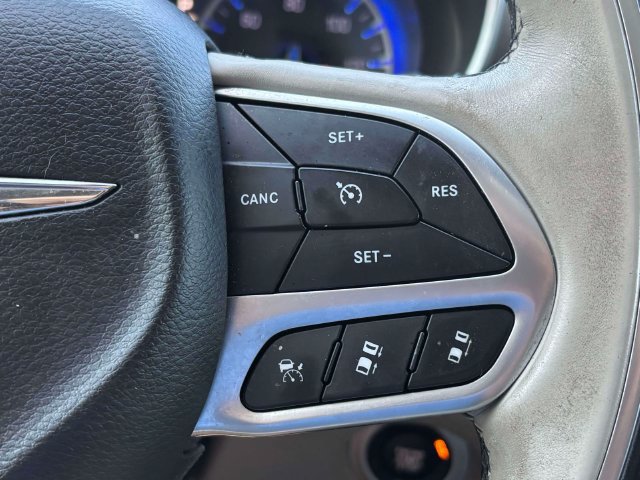 Used 2018 Chrysler Pacifica Limited w/ Advanced Safetytec Group FWD image 15