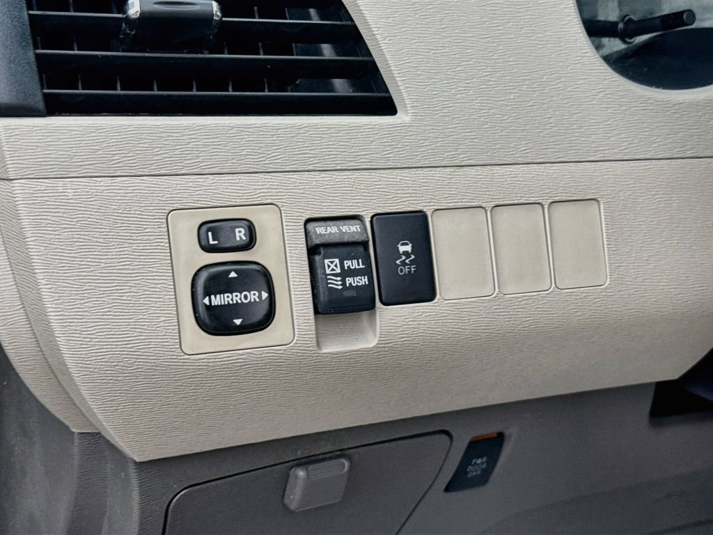 Used 2014 Toyota Sienna XLE FWD image 11