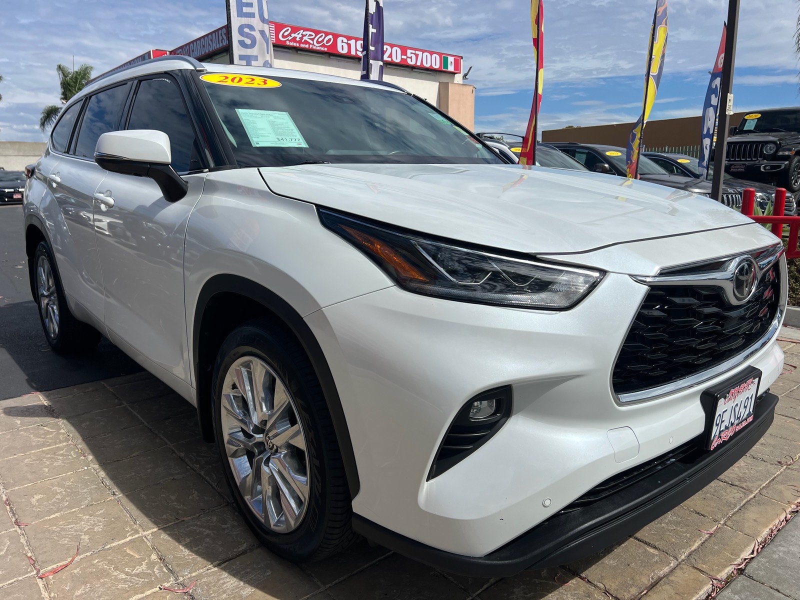 Used 2023 Toyota Highlander Limited FWD image 5