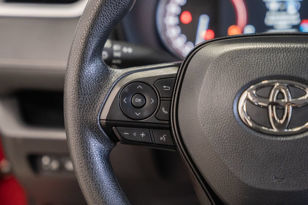 Used 2025 Toyota RAV4 XLE AWD/4WD image 26