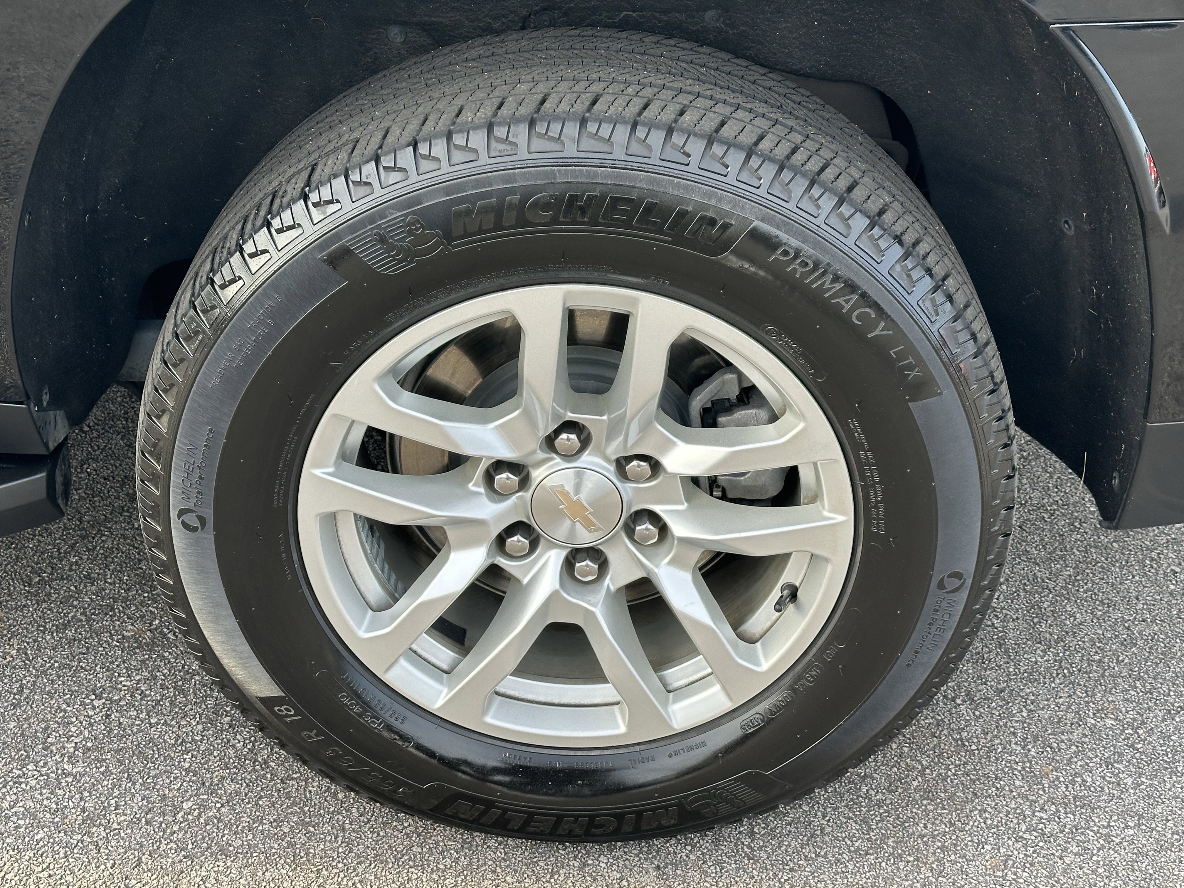 Used 2024 Chevrolet Suburban LT w/ Luxury Package image 21