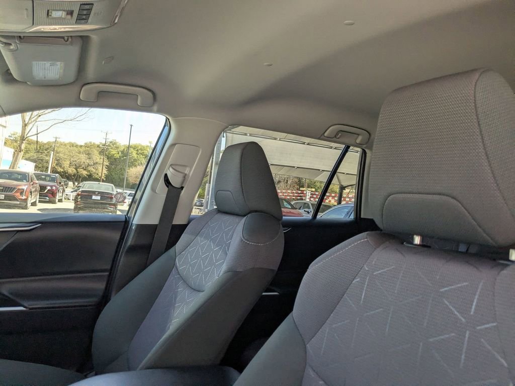 Used 2025 Toyota RAV4 XLE image 10