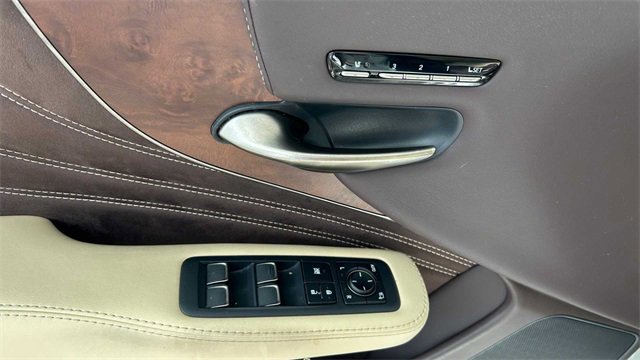 Used 2018 Lexus LS 500 w/ Accessory Package (Z2) image 22