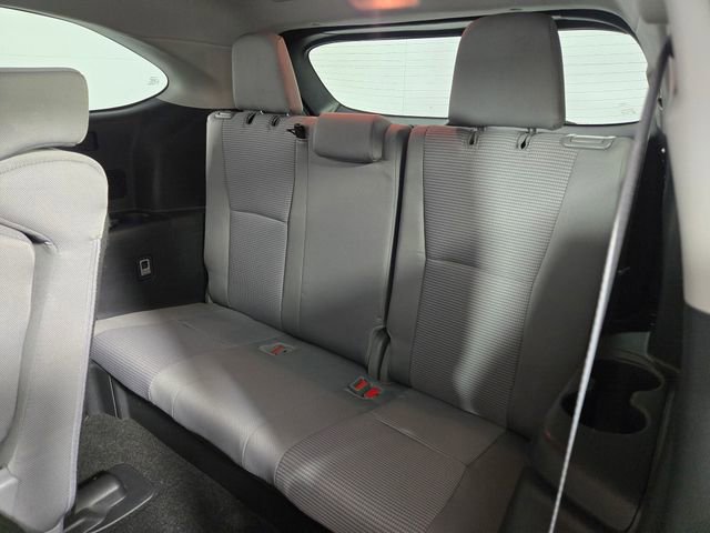 Used 2024 Toyota Highlander LE FWD image 17