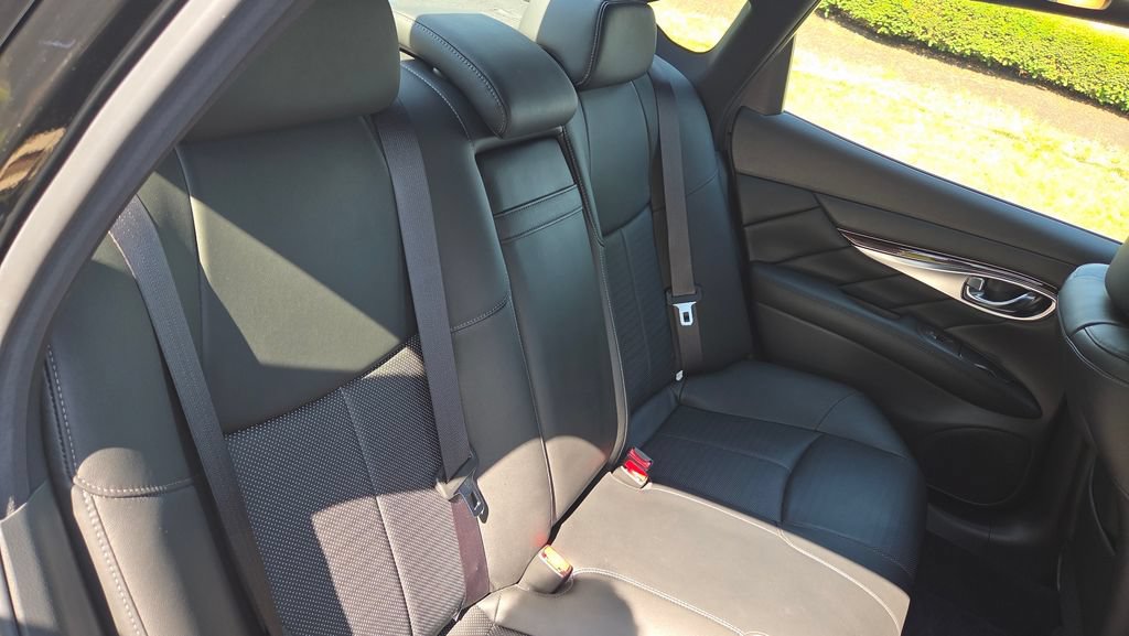 Used 2019 INFINITI Q70 Luxe w/ Sport Package AWD/4WD image 15