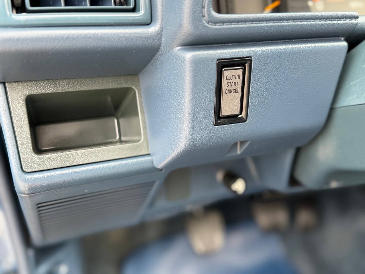 Used 1988 Toyota Pickup 4x4 Regular Cab image 19