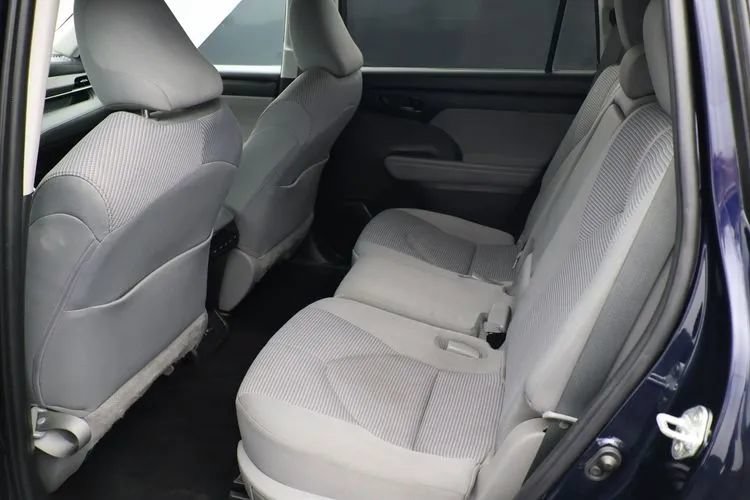 Used 2022 Toyota Highlander L AWD/4WD image 12