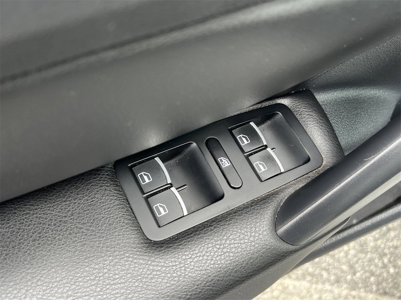 Used 2013 Volkswagen Passat 2.5 SE image 14