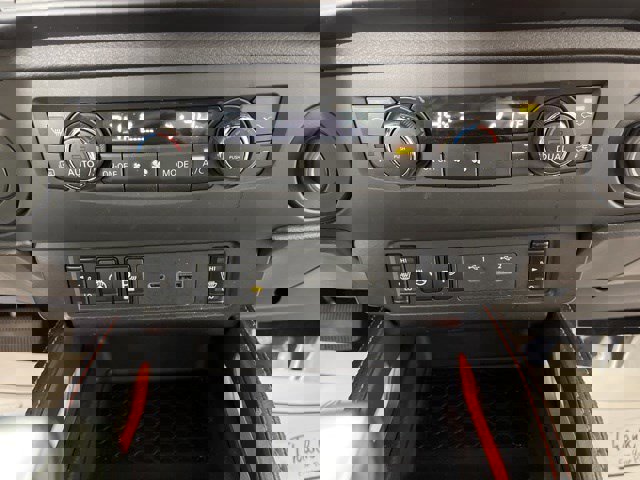 Used 2025 Nissan Frontier Pro-X w/ Pro Convenience Package image 22