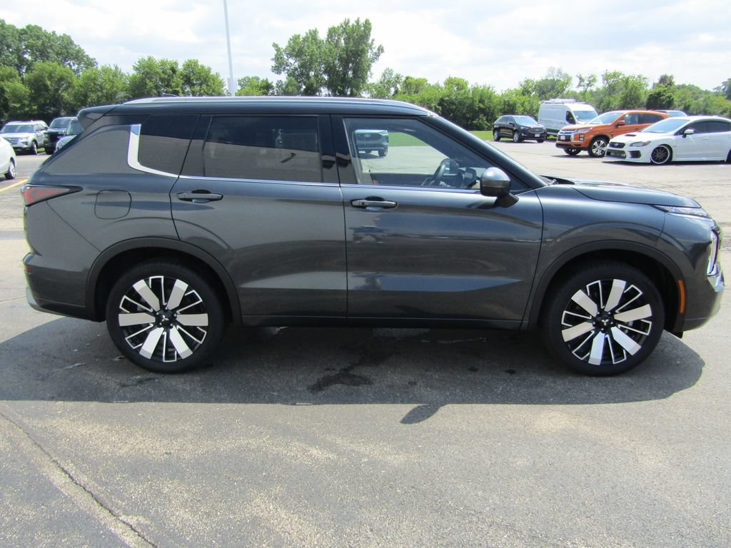 Used 2025 Mitsubishi Outlander SEL AWD/4WD image 9