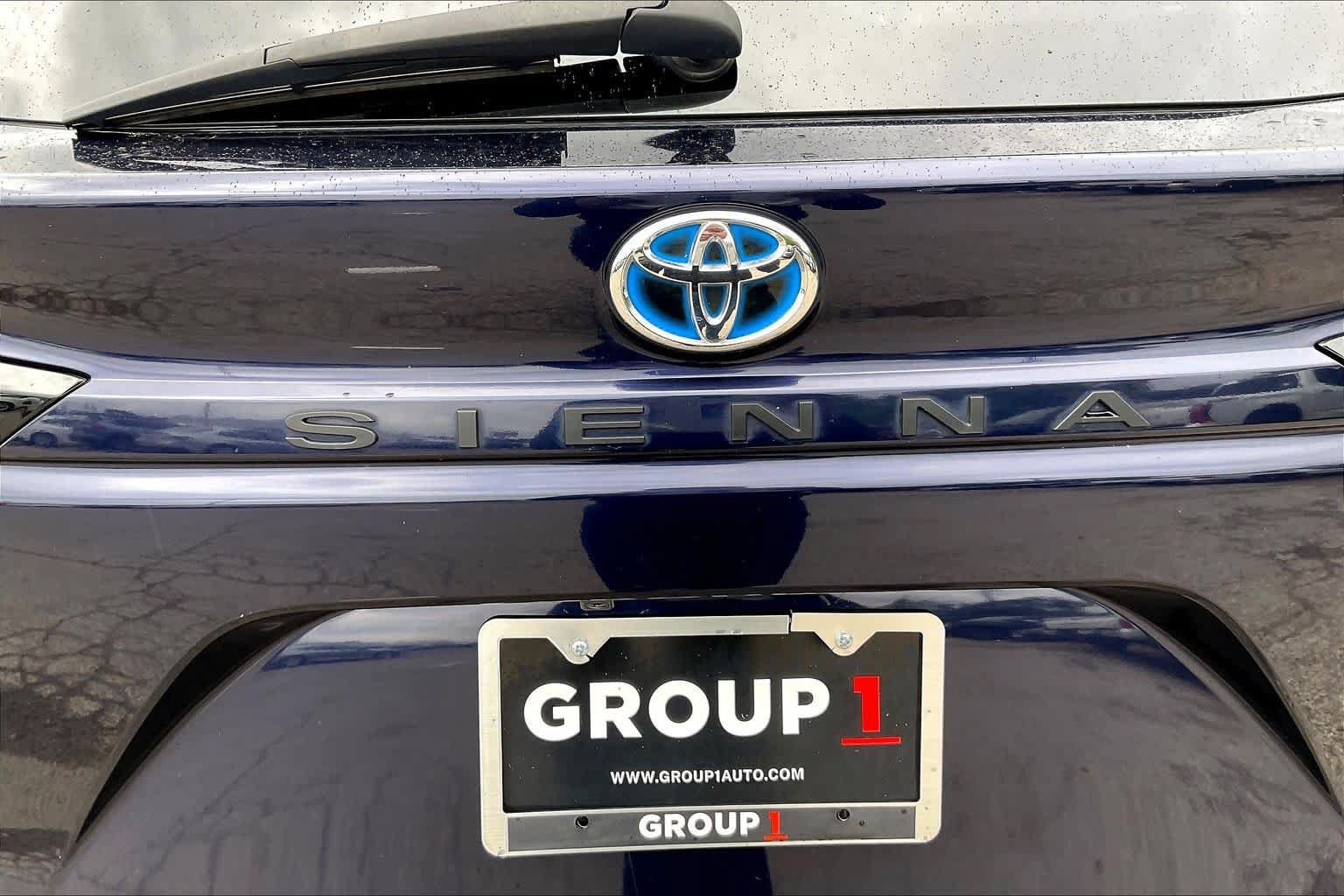 Used 2025 Toyota Sienna XLE FWD image 10