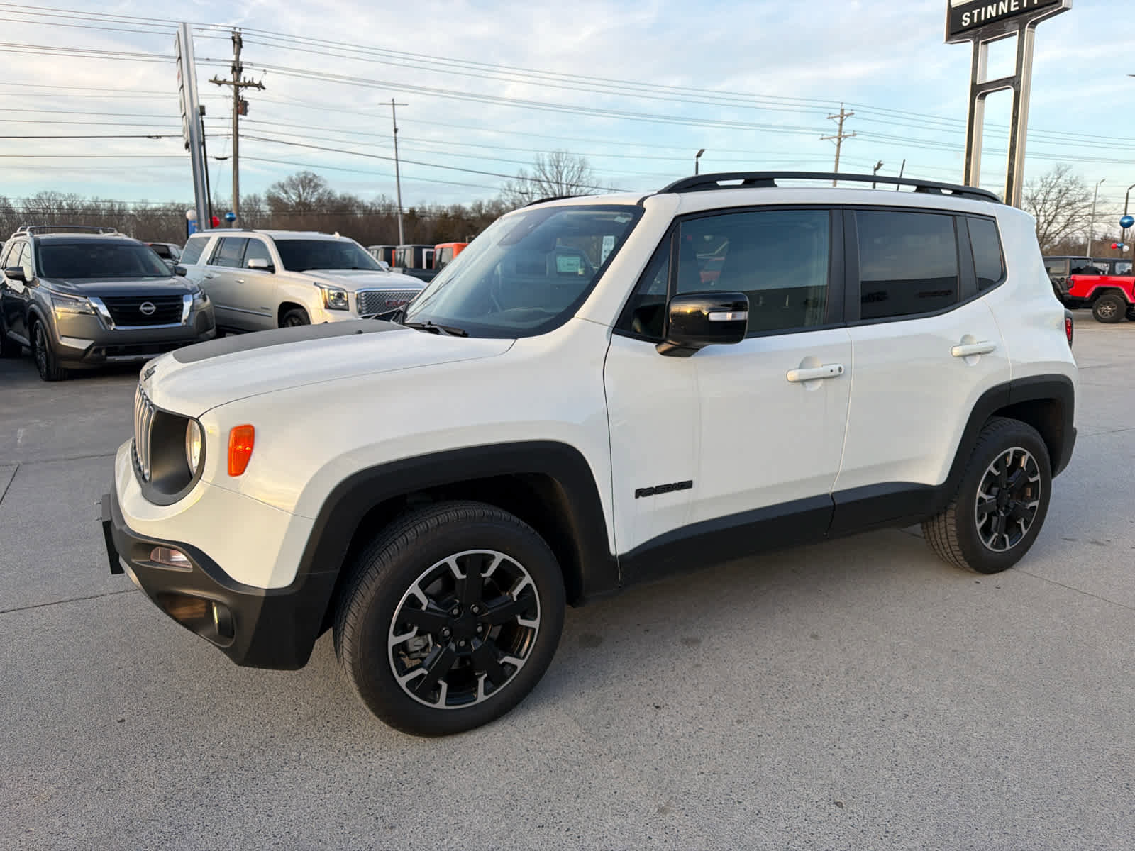 Used 2023 Jeep Renegade Latitude image 2