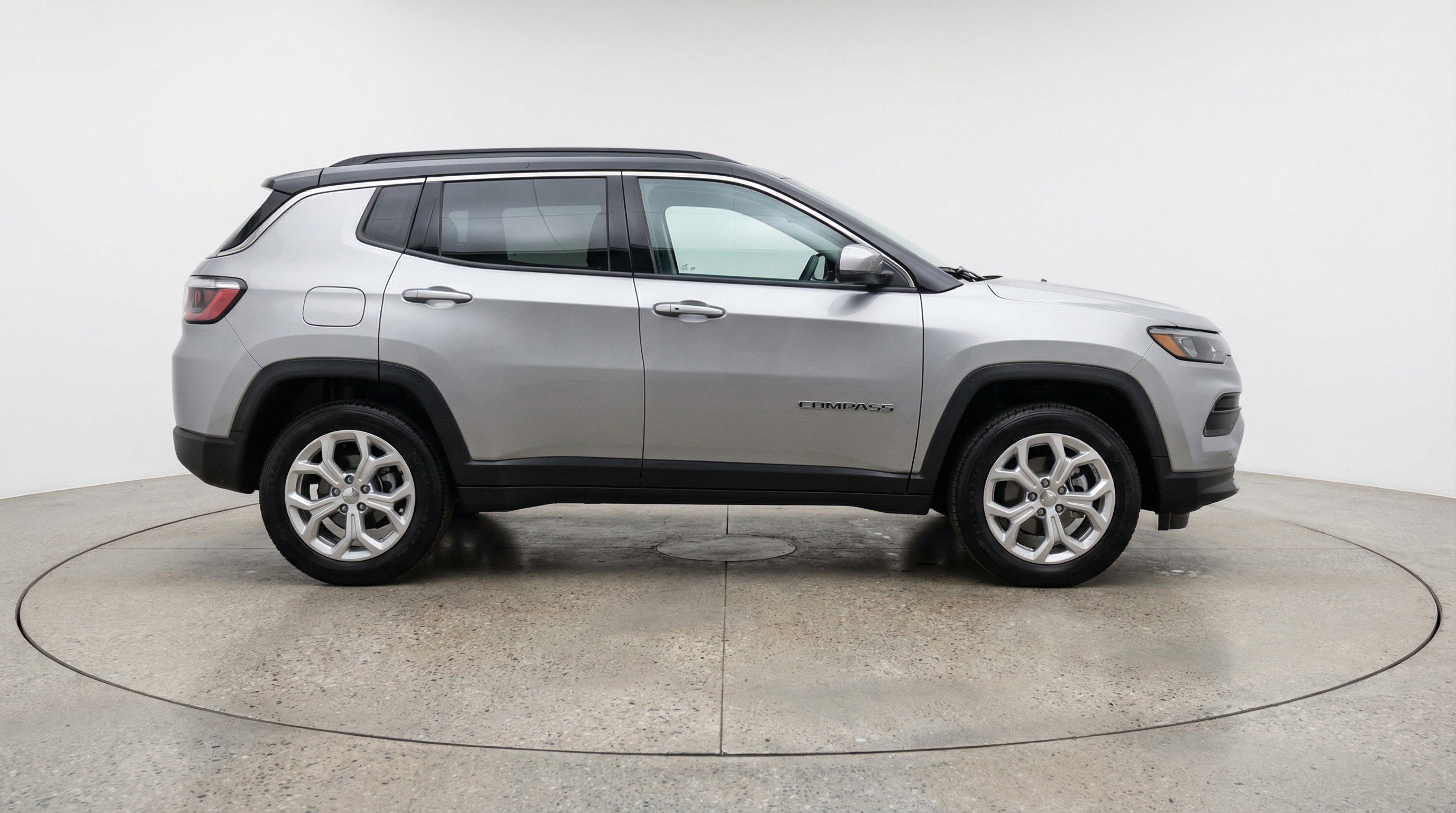 Used 2025 Jeep Compass Latitude AWD/4WD image 11