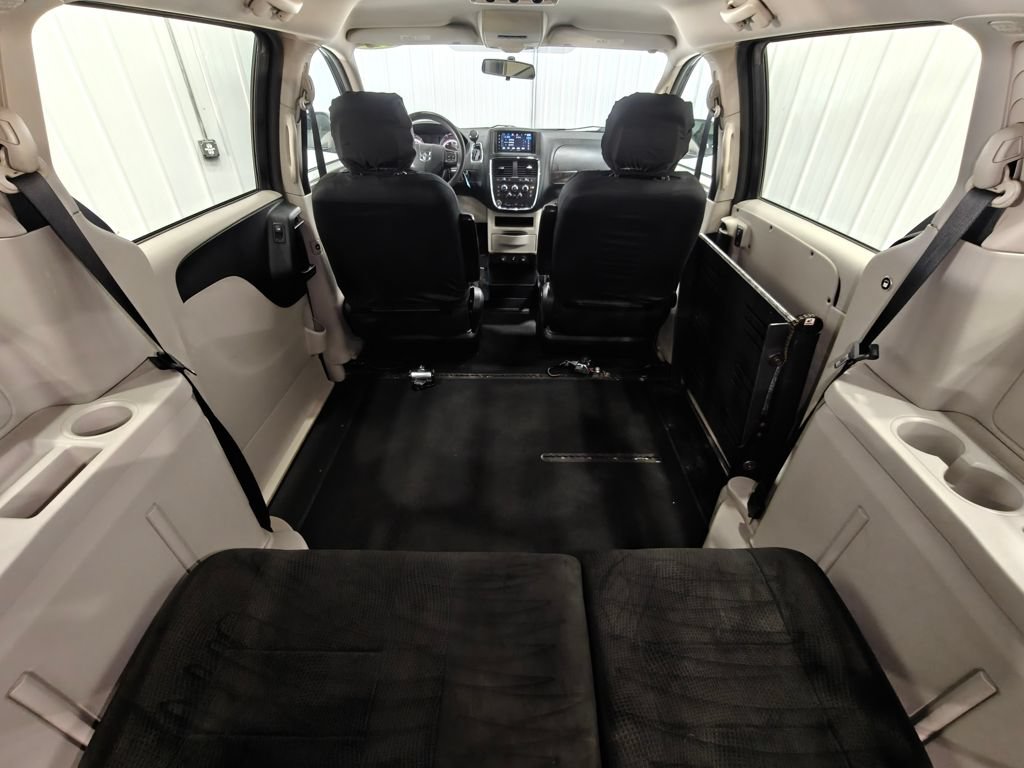 Used 2012 Dodge Grand Caravan SXT FWD image 29