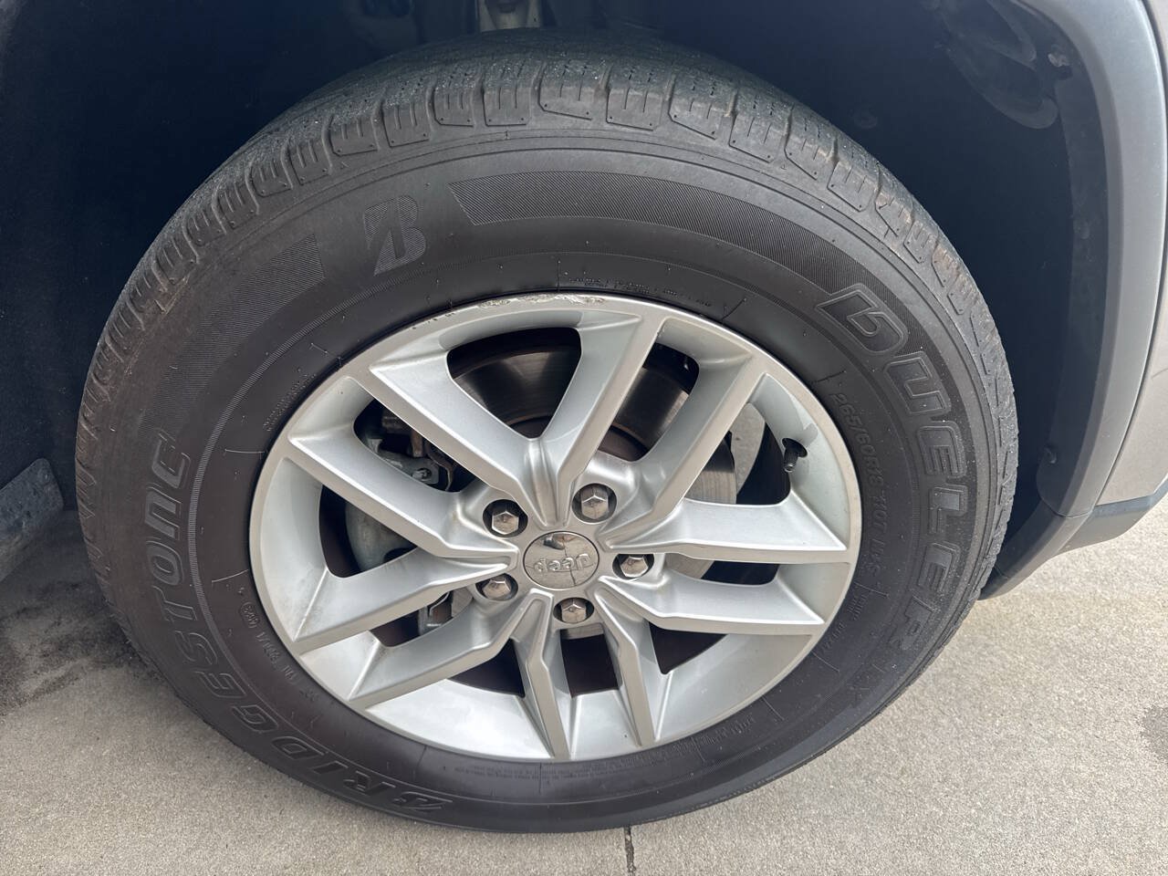 Used 2018 Jeep Grand Cherokee Laredo RWD image 24