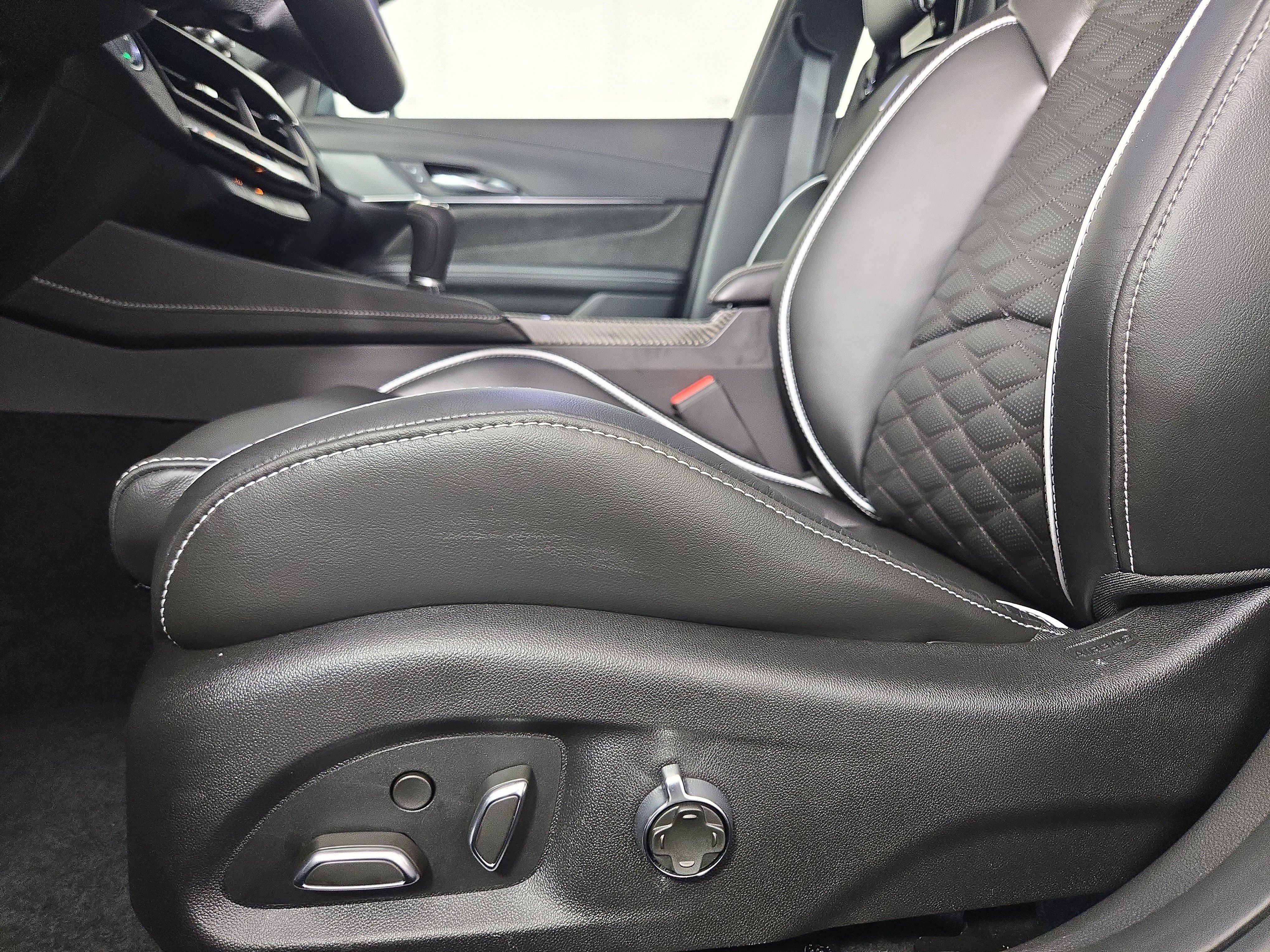 Certified 2026 Cadillac CT4 V Blackwing w/ Climate Package image 31