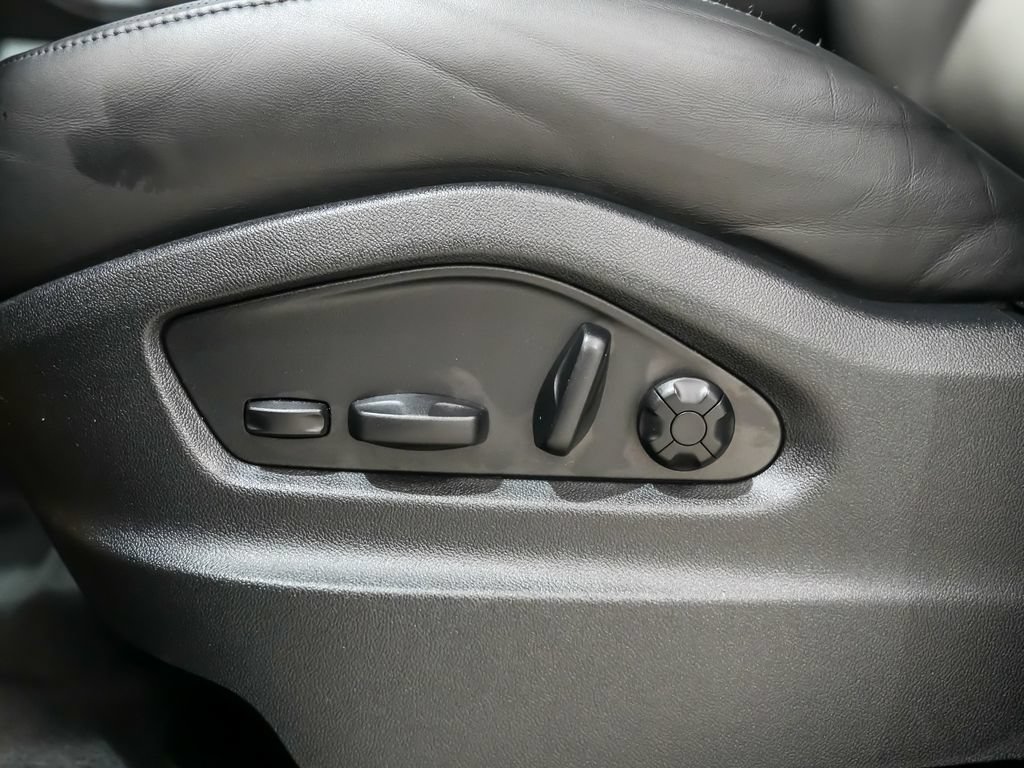 Certified 2024 Porsche Cayenne AWD/4WD image 23