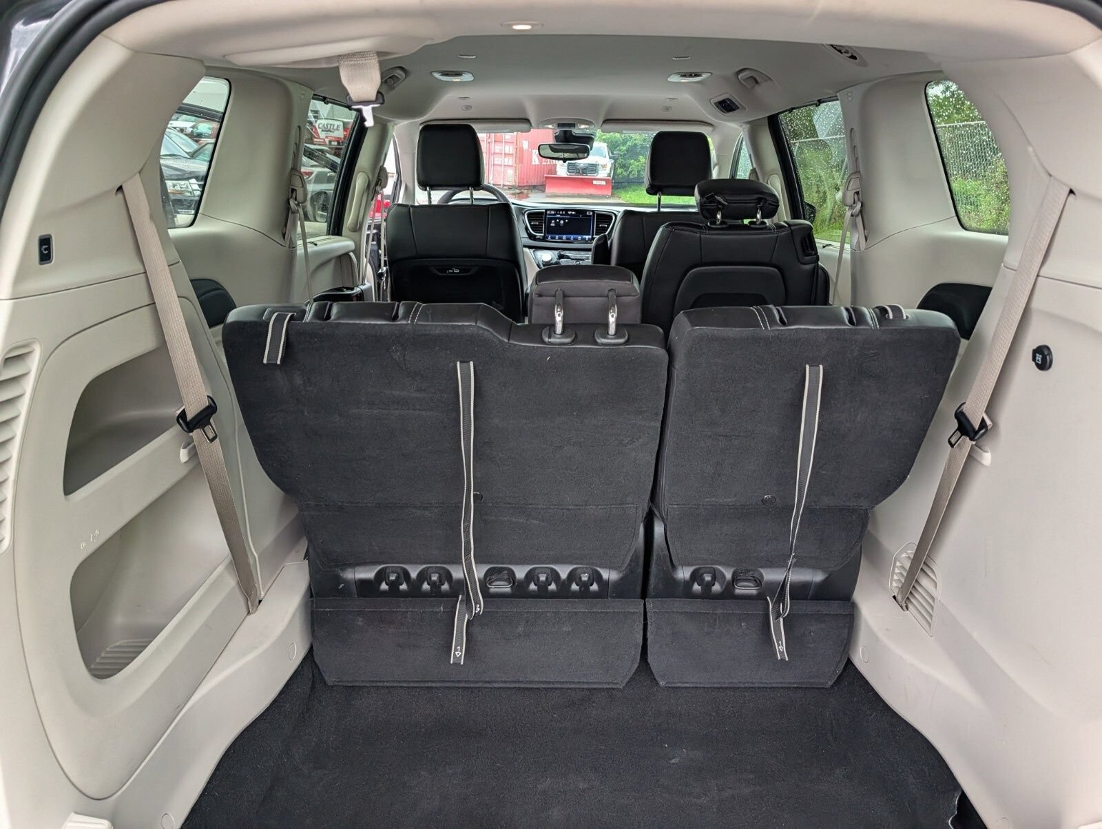 Used 2023 Chrysler Pacifica Touring-L FWD image 21