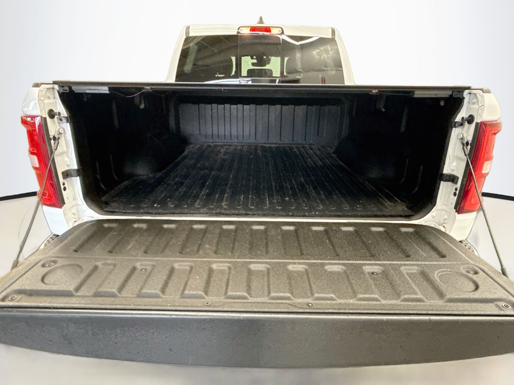 Used 2025 RAM 1500 Laramie AWD/4WD image 29