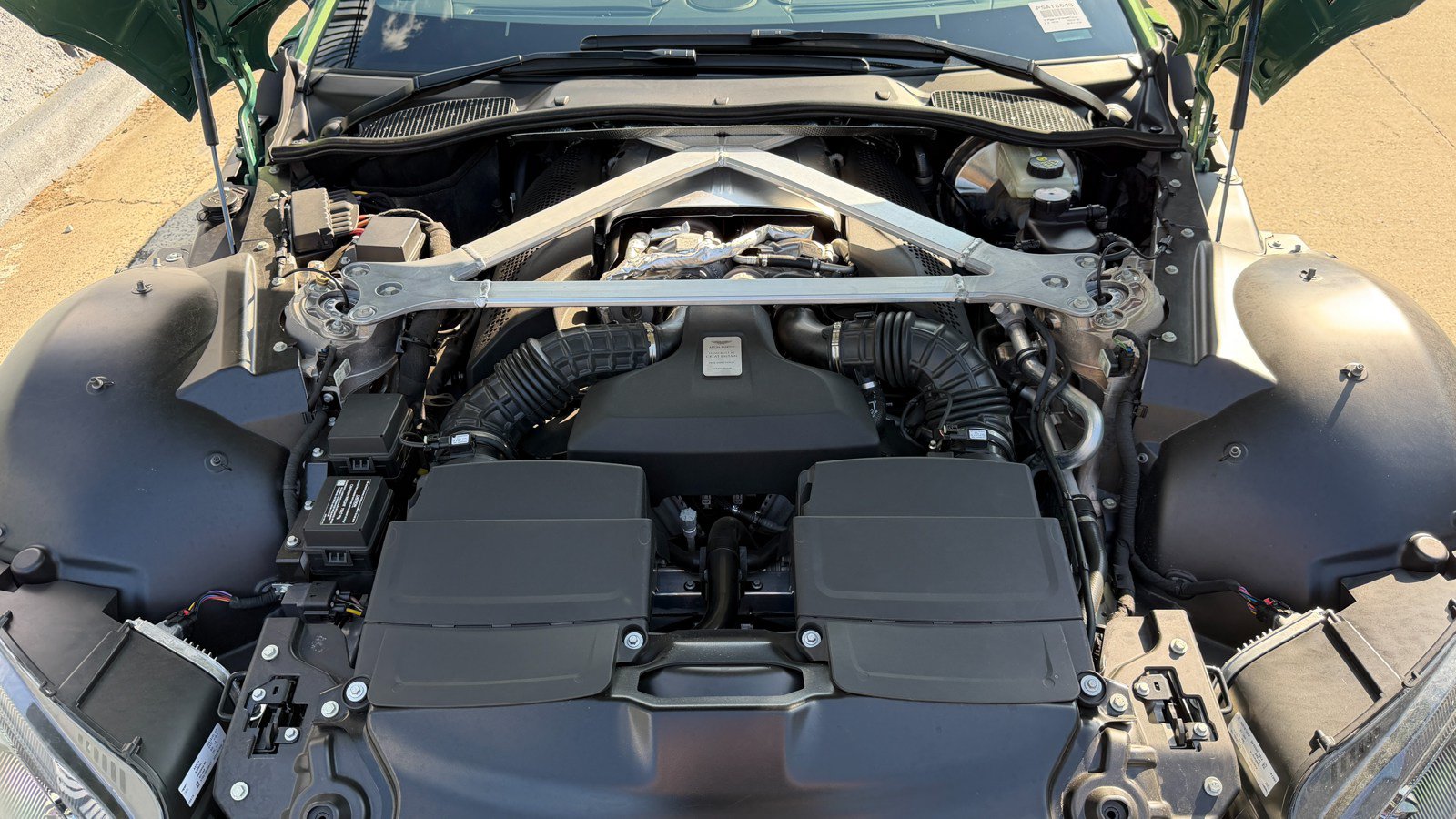Used 2023 Aston Martin V8 Vantage Coupe RWD image 19