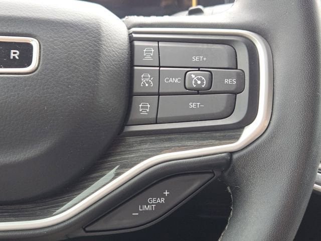 Used 2022 Jeep Wagoneer Series III w/ Premium Group I AWD/4WD image 30