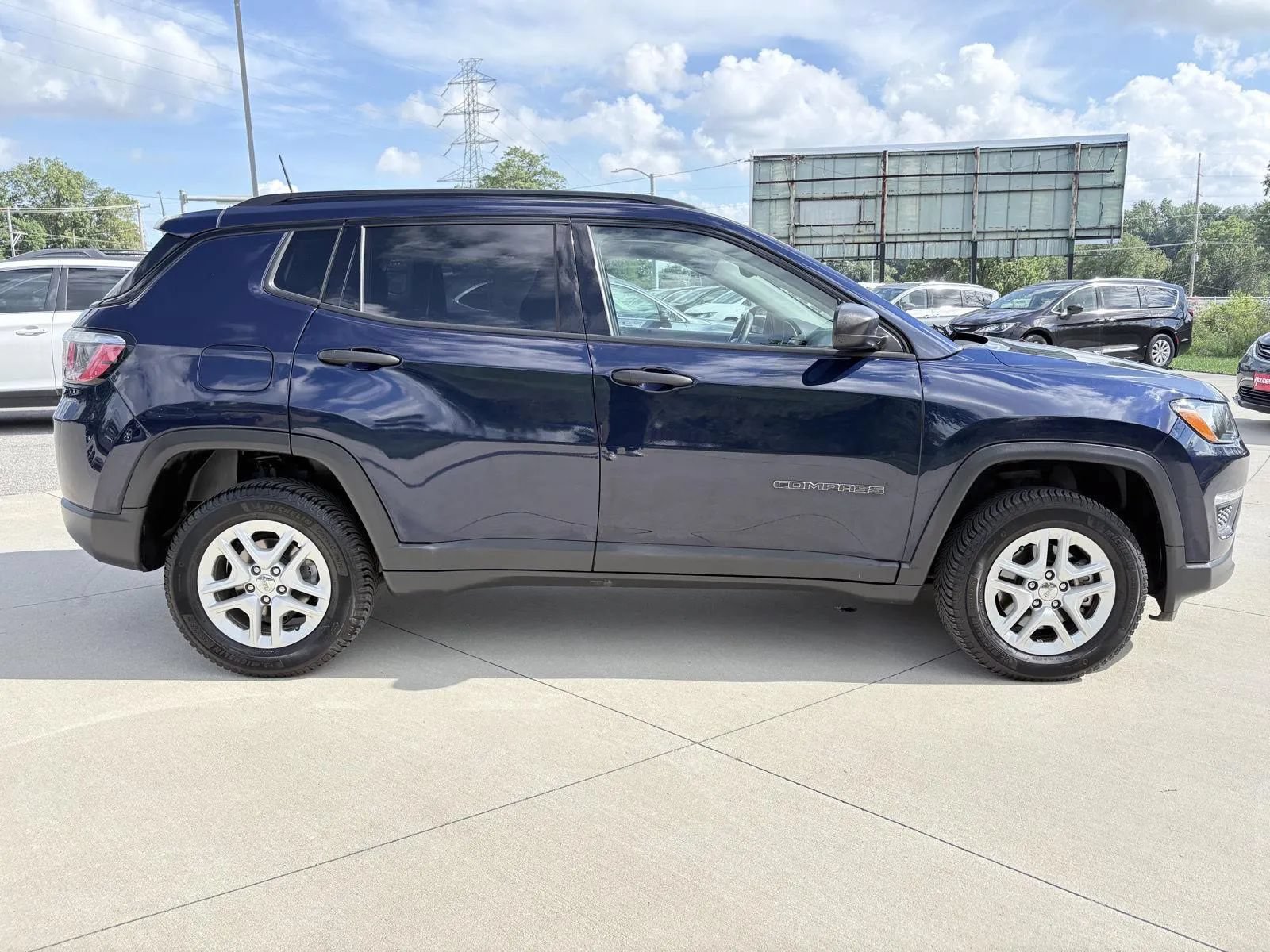 Used 2017 Jeep Compass Sport w/ Cold Weather Group AWD/4WD image 7