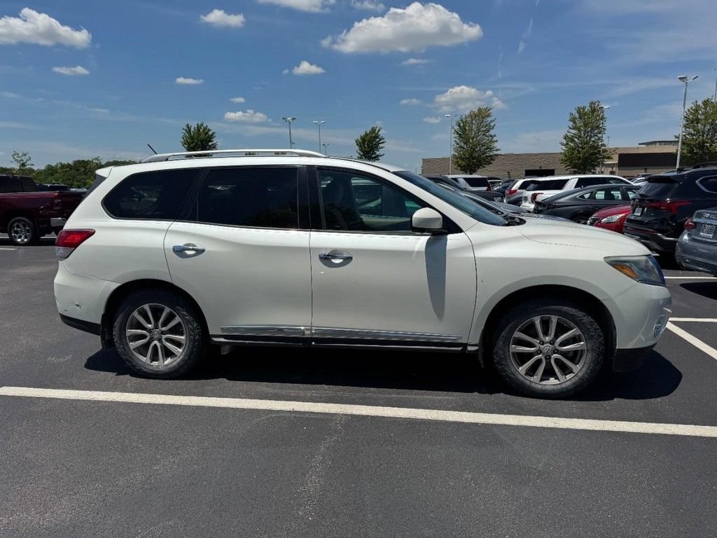 Used 2016 Nissan Pathfinder SL w/ SL Premium Package AWD/4WD image 2
