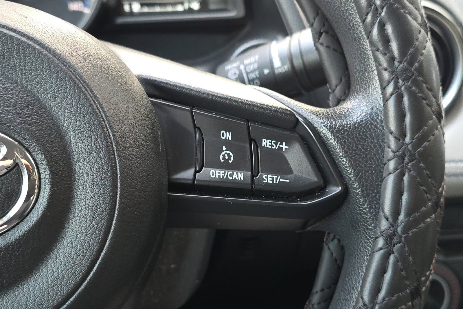 Used 2019 Toyota Yaris L image 31