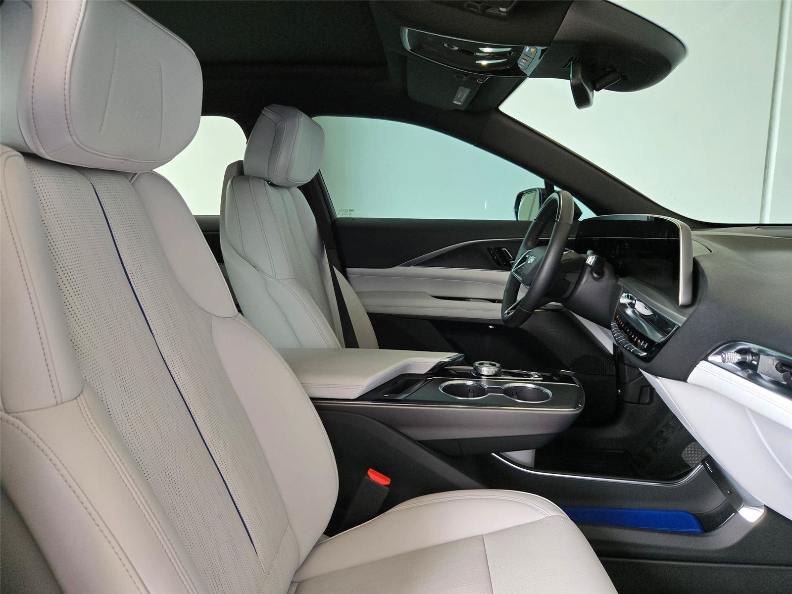 New 2026 Cadillac Lyriq Premium Luxury AWD/4WD image 28