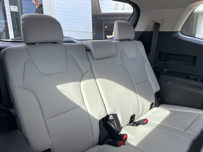 New 2025 Kia Telluride S image 14