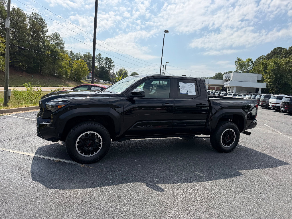 Used 2024 Toyota Tacoma TRD Off-Road AWD/4WD image 3