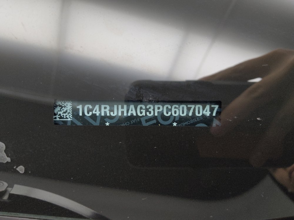 Used 2023 Jeep Grand Cherokee Laredo w/ Luxury Tech Group I AWD/4WD image 33