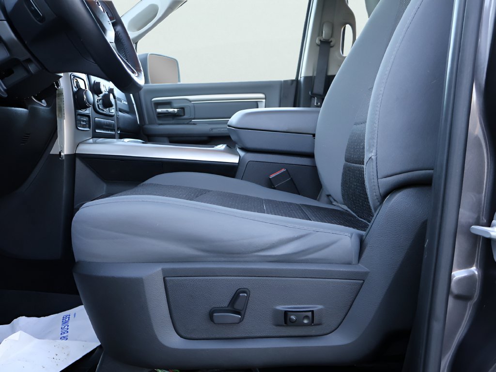 Used 2019 RAM 1500 Big Horn AWD/4WD image 35
