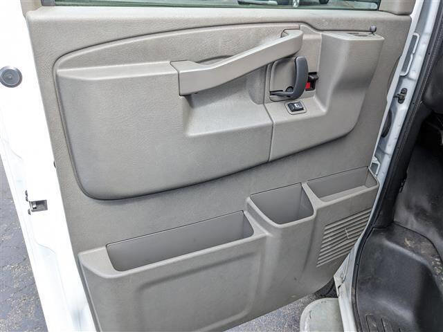 Used 2024 GMC Savana 2500 w/ Driver Convenience Package image 12