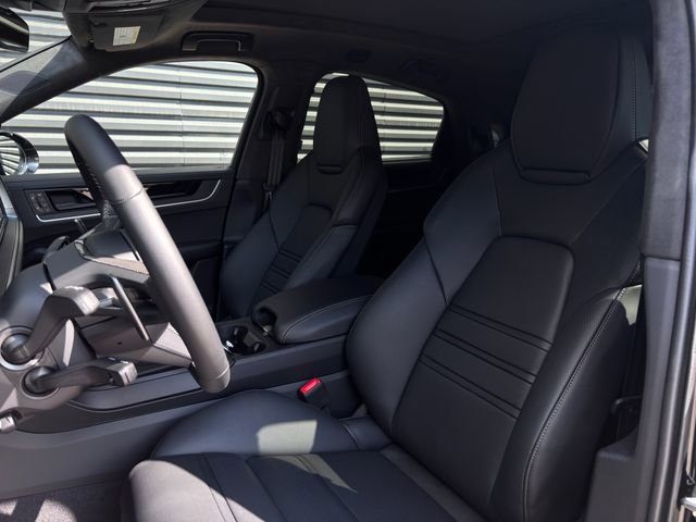New 2026 Porsche Cayenne Turbo image 5