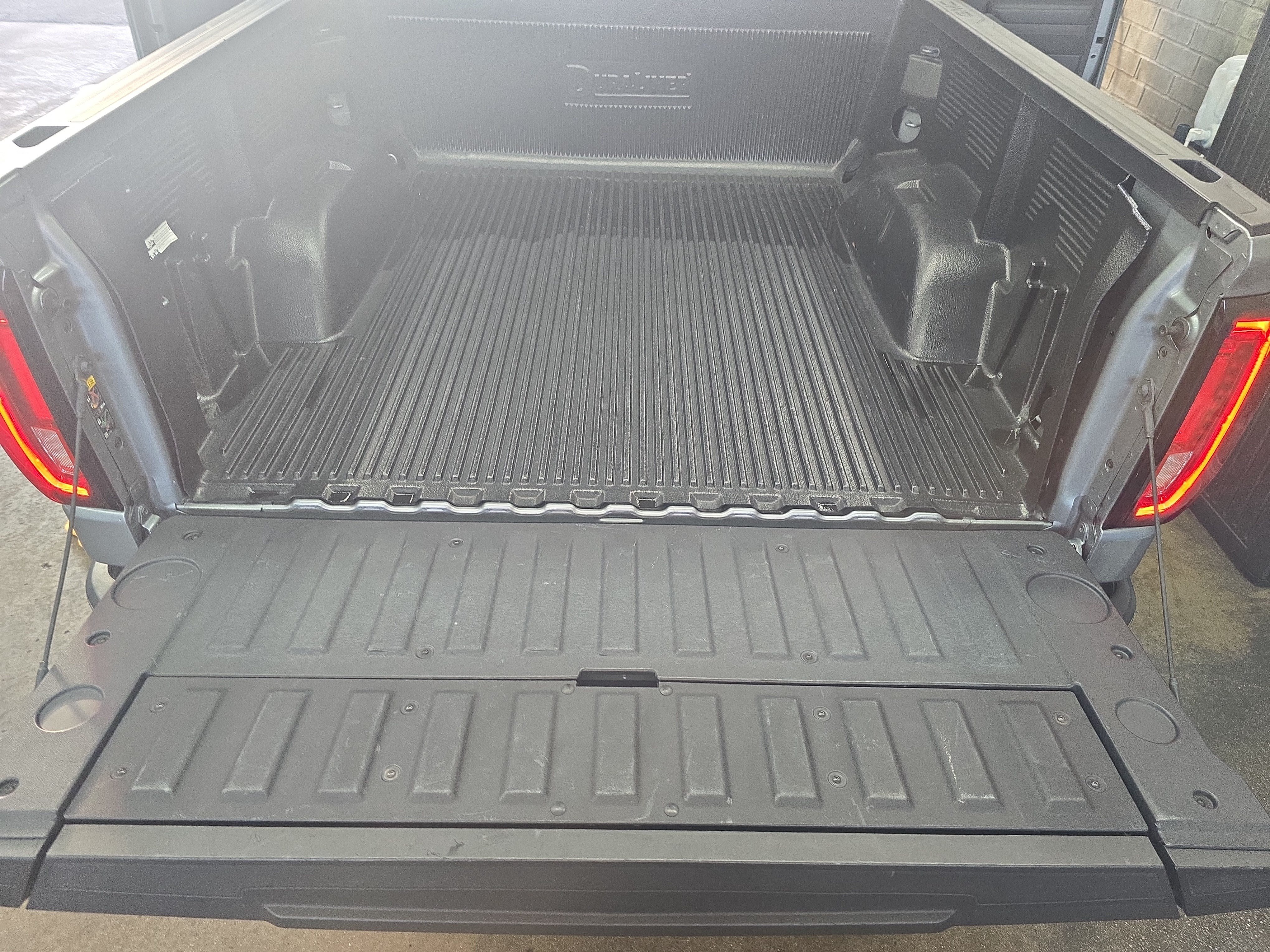 Used 2025 GMC Sierra 1500 SLT AWD/4WD image 13