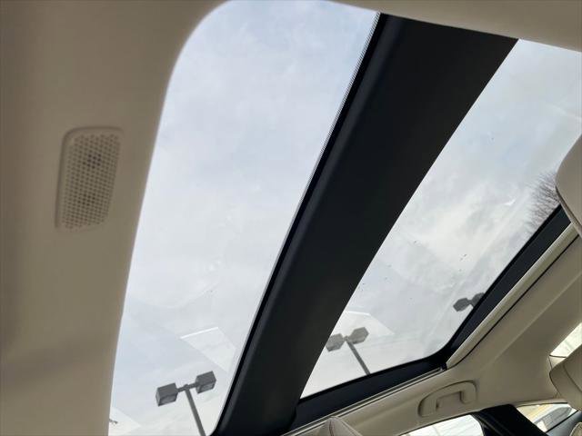 Certified 2023 Toyota Crown Limited image 20