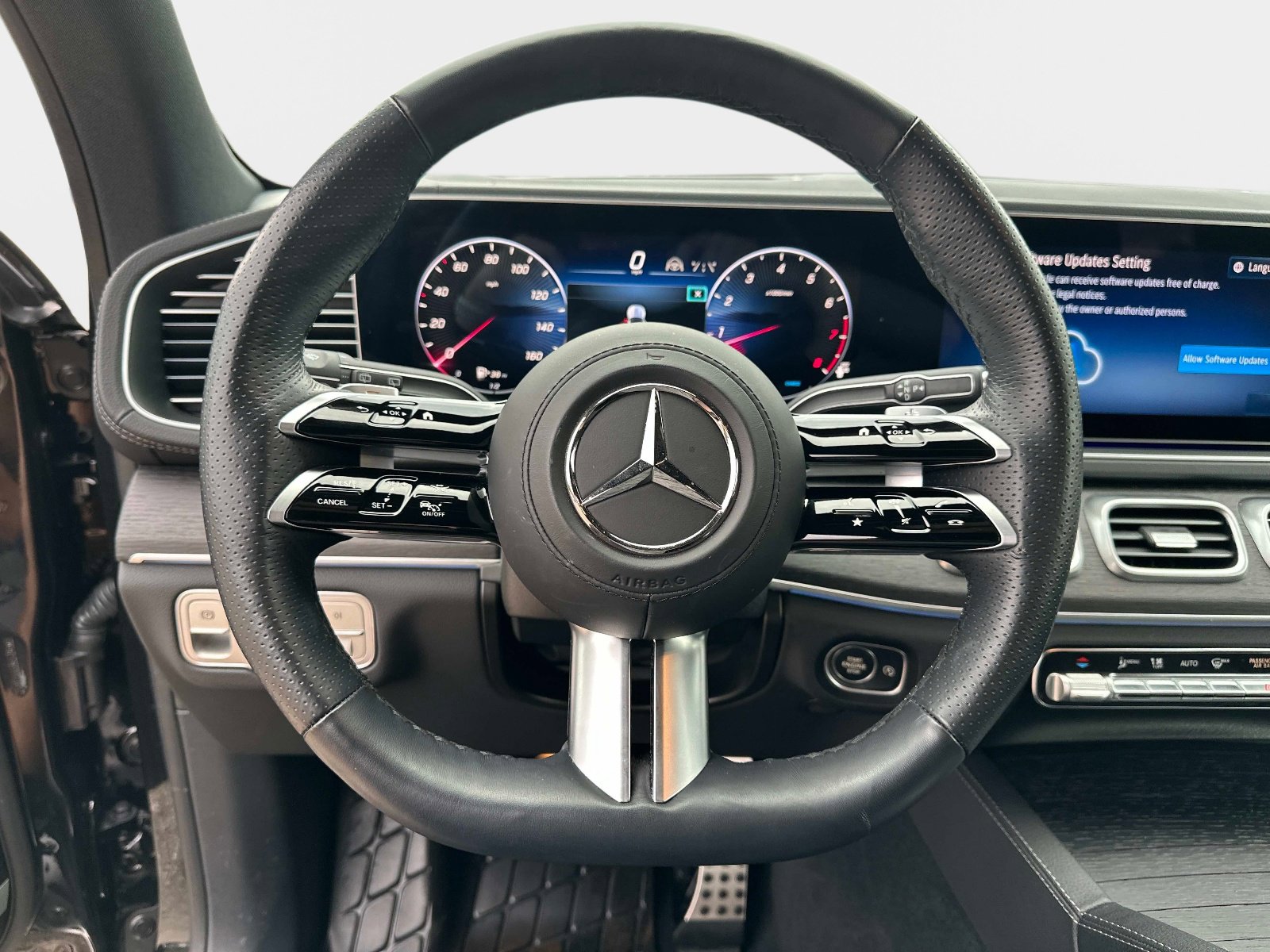 Used 2025 Mercedes-Benz GLS 580 4MATIC image 25