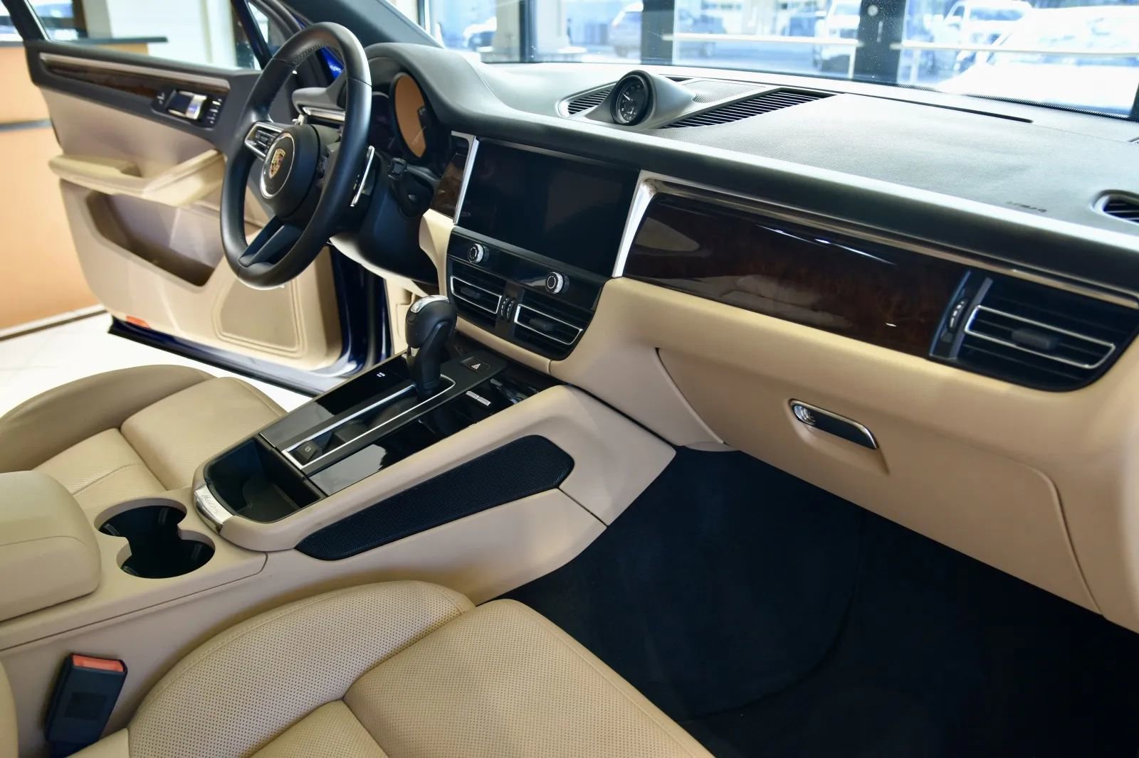 Used 2023 Porsche Macan image 25